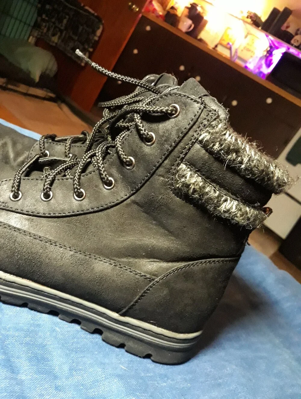 black cuffed boots size 10